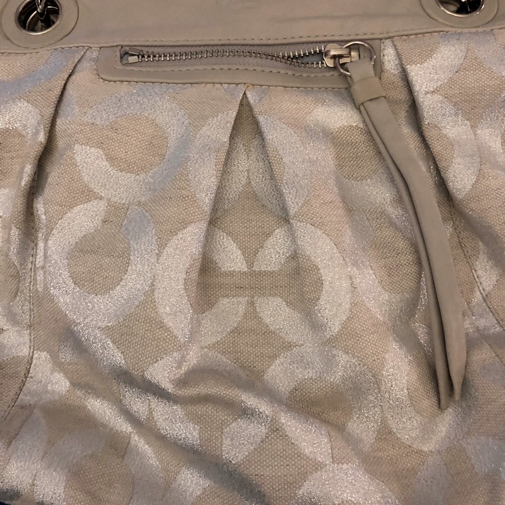 SALE 🔥☃️fav bag Coach silvr /hardware beige canvas